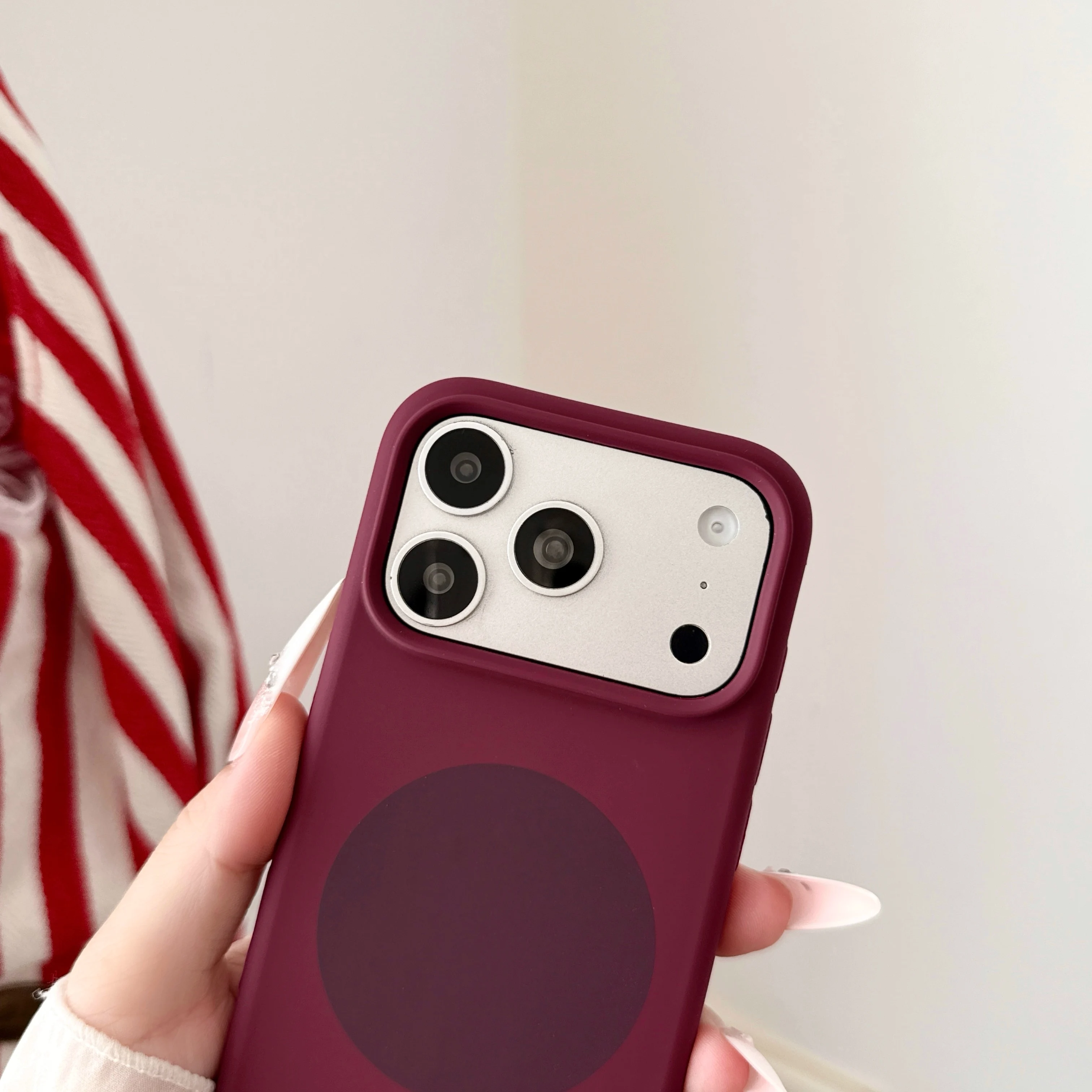 Стильный чехол для iPhone 18 и – обзор и цена Liquid Silicone Magnetic Phone Case